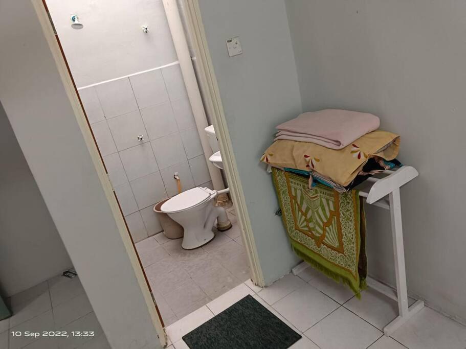 Villa Taufiq 34 Klia Sepang With 3 Airconds & Free Wi-Fi Banting  Esterno foto