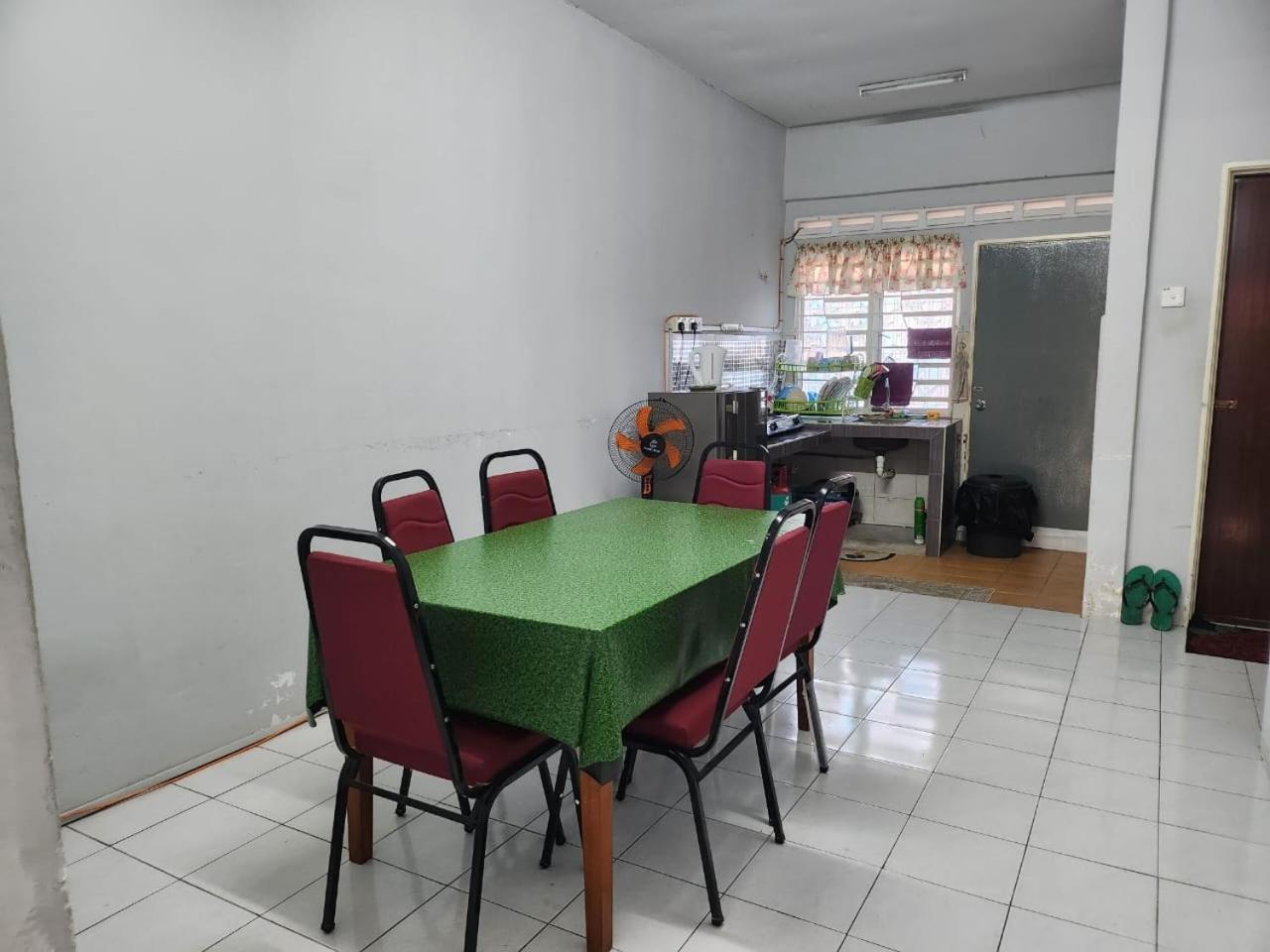 Villa Taufiq 34 Klia Sepang With 3 Airconds & Free Wi-Fi Banting  Esterno foto