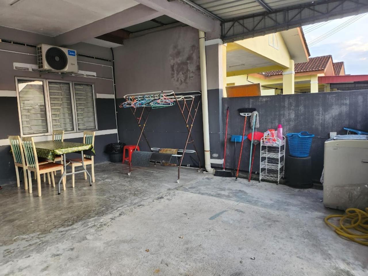 Villa Taufiq 34 Klia Sepang With 3 Airconds & Free Wi-Fi Banting  Esterno foto