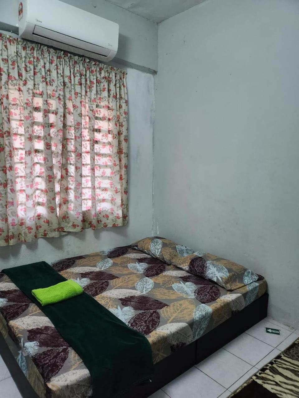 Villa Taufiq 34 Klia Sepang With 3 Airconds & Free Wi-Fi Banting  Esterno foto