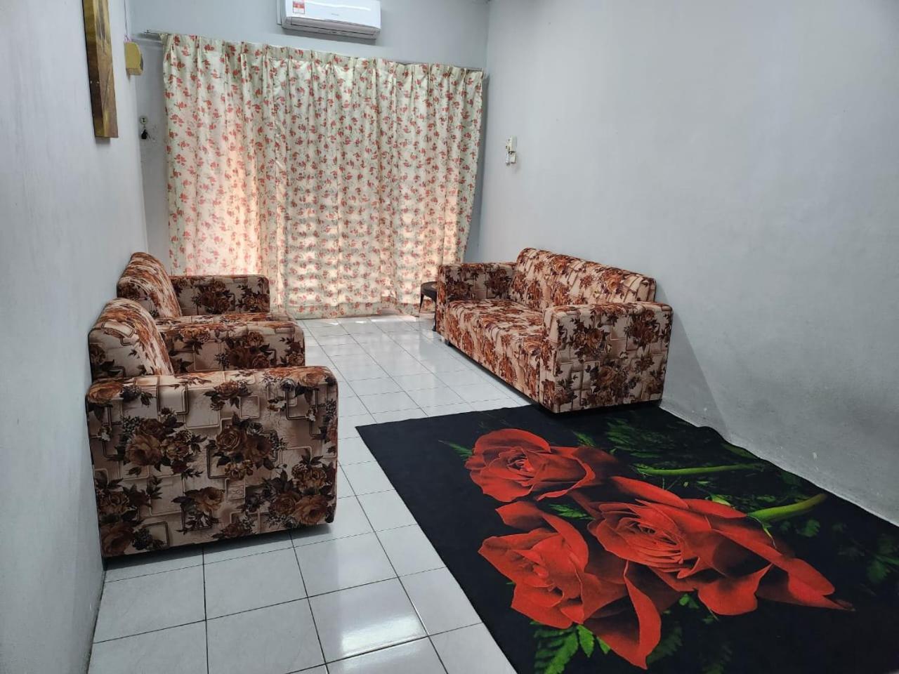 Villa Taufiq 34 Klia Sepang With 3 Airconds & Free Wi-Fi Banting  Esterno foto